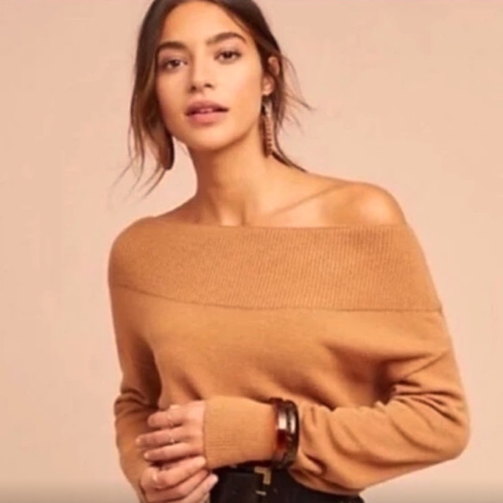 Off-Shoulder Scoop Neck Sweater in Camel